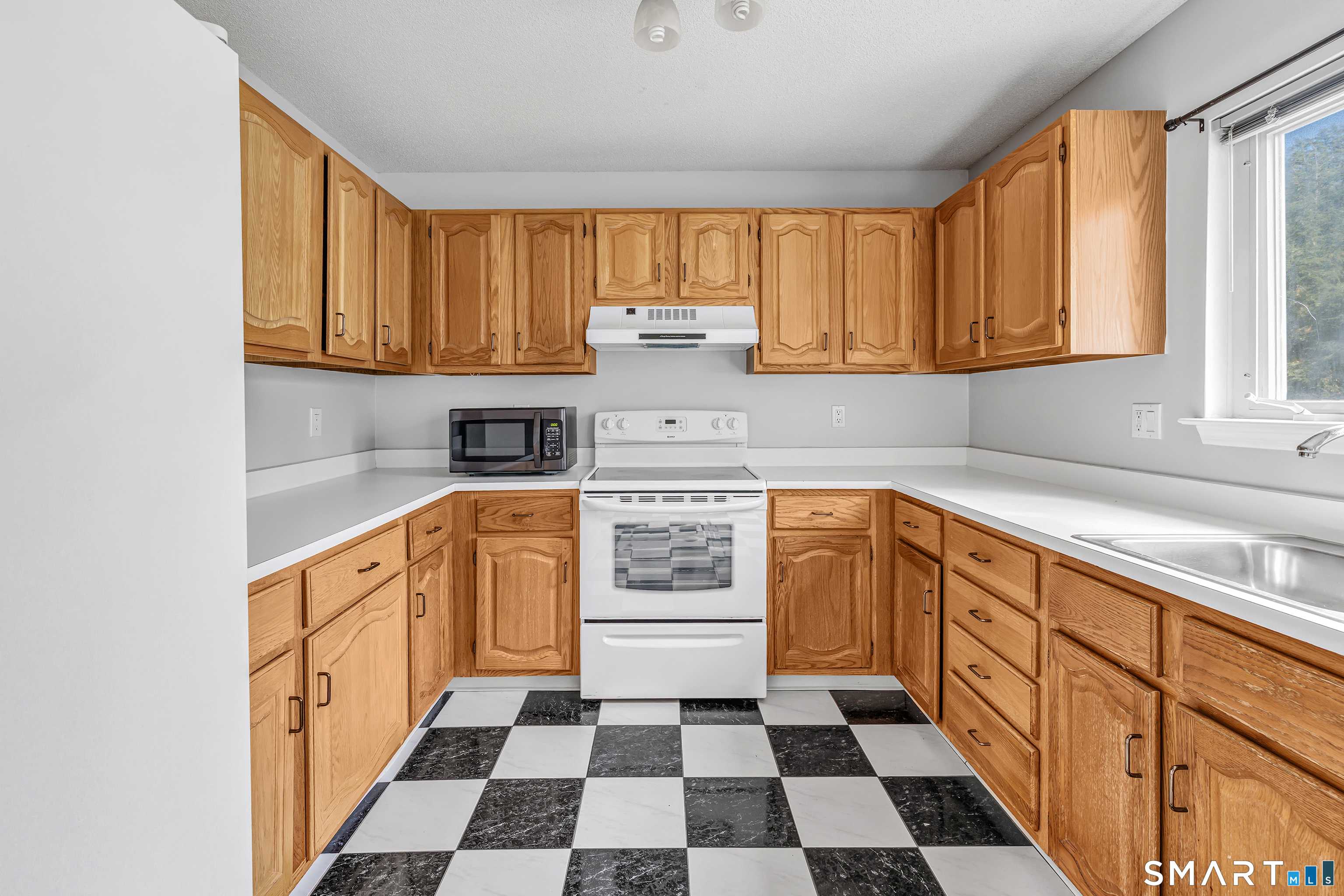213 Algonquin Trail Trumbull CT 06611