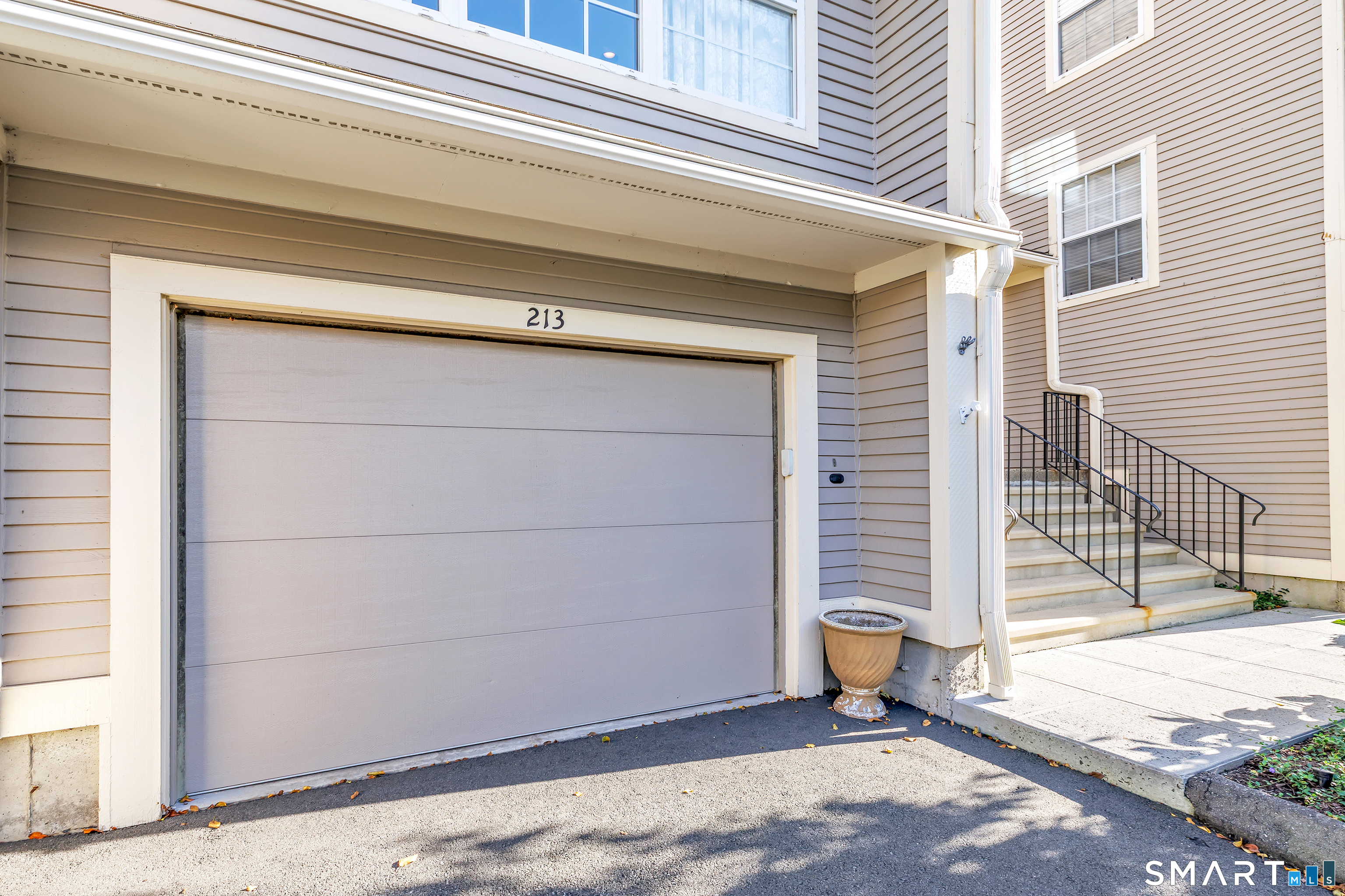 213 Algonquin Trail Trumbull CT 06611