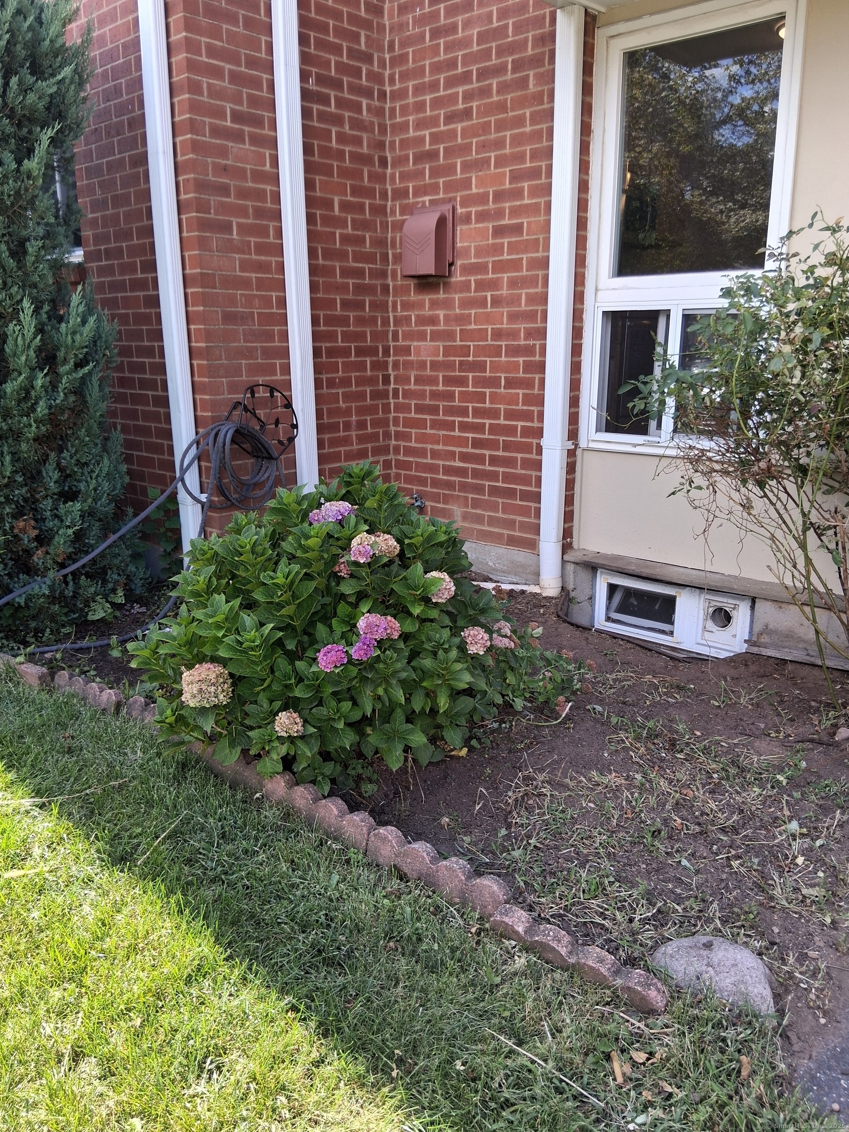 237 Centerbrook Road Hamden CT 06518