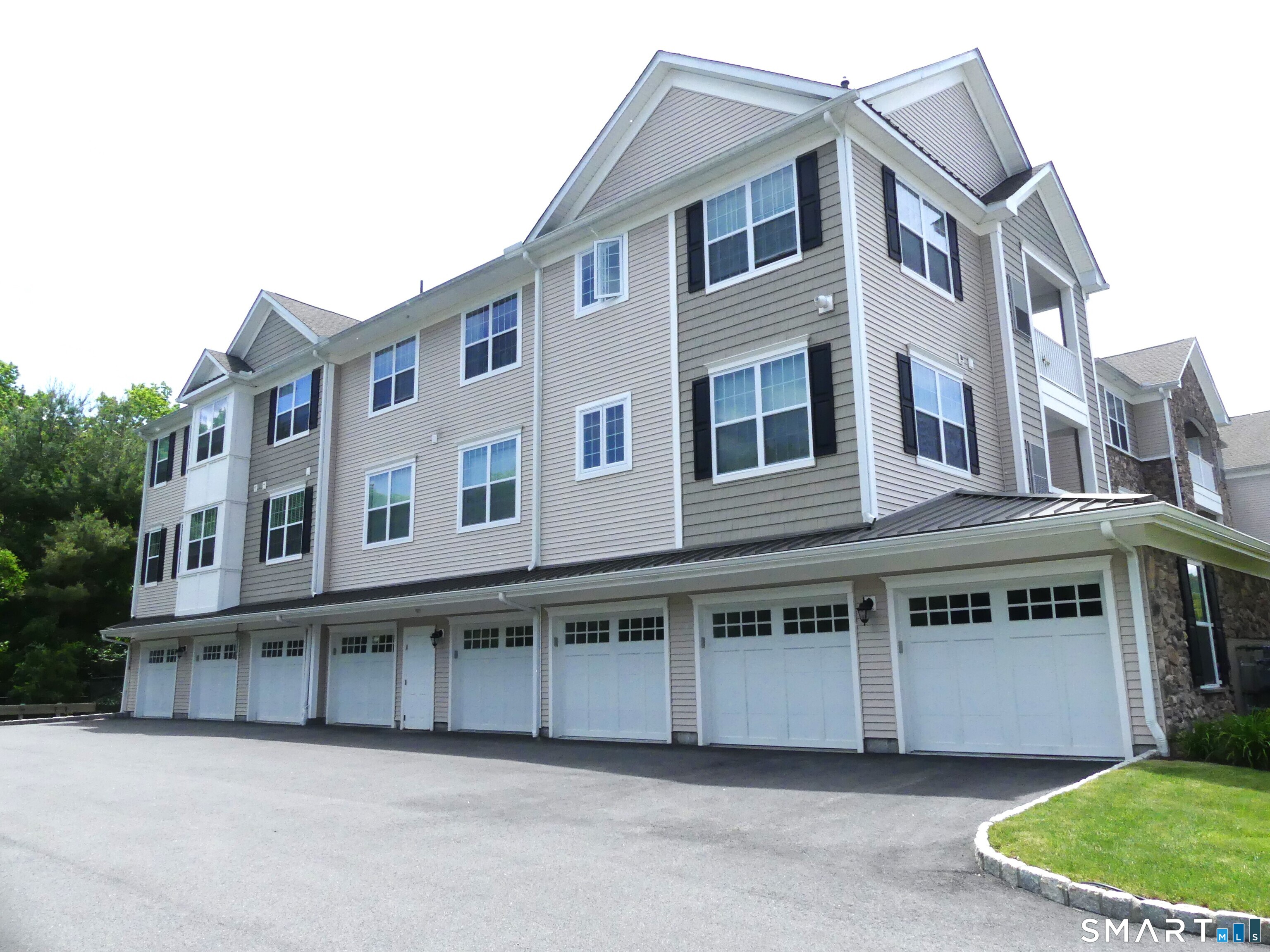 623 Brookside Court Newtown CT 06470