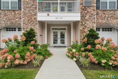 623 Brookside Court Newtown CT 06470