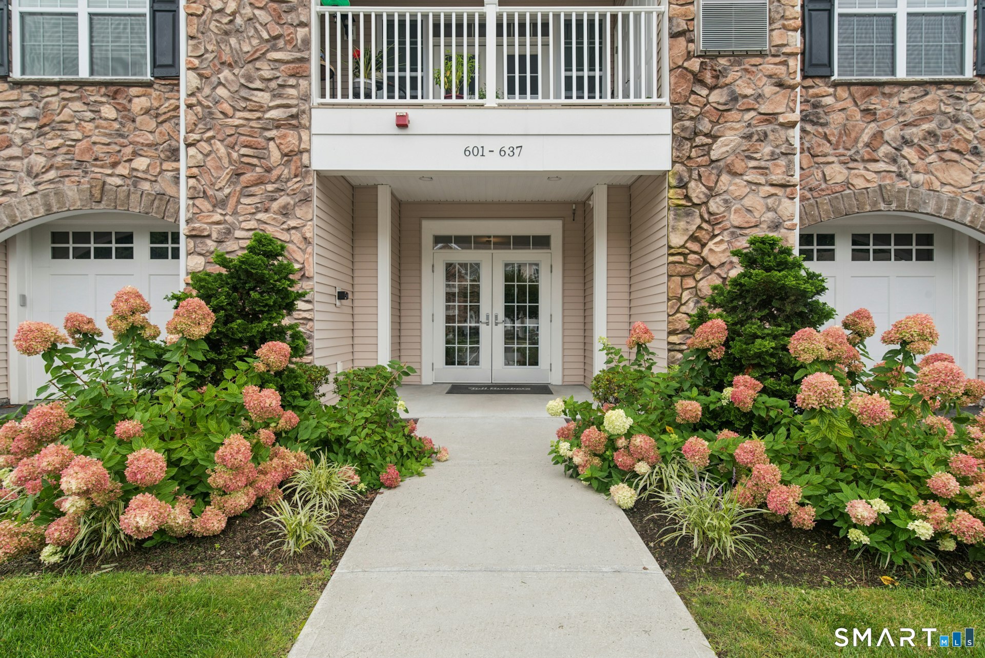 623 Brookside Court Newtown CT 06470
