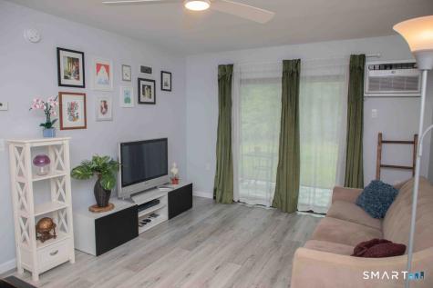 8 Knoll Lane Simsbury CT 06089