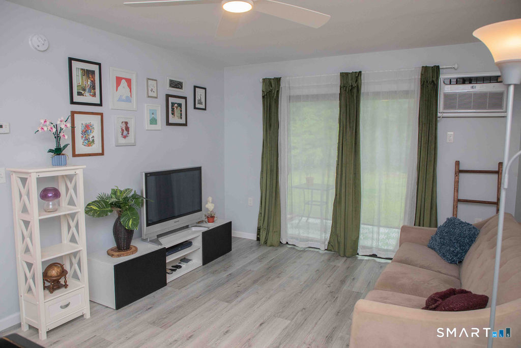 8 Knoll Lane Simsbury CT 06089