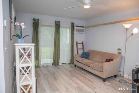 8 Knoll Lane Simsbury CT 06089