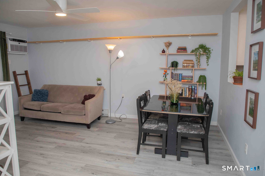 8 Knoll Lane Simsbury CT 06089