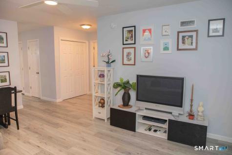 8 Knoll Lane Simsbury CT 06089