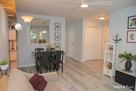 8 Knoll Lane Simsbury CT 06089