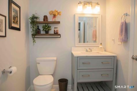 8 Knoll Lane Simsbury CT 06089