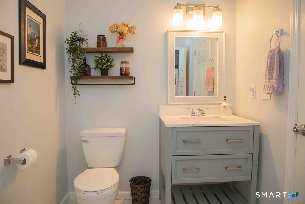 8 Knoll Lane Simsbury CT 06089