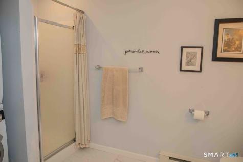 8 Knoll Lane Simsbury CT 06089