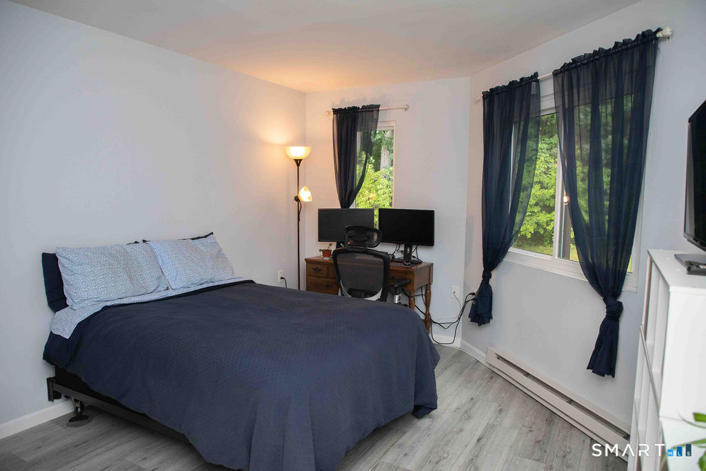 8 Knoll Lane Simsbury CT 06089