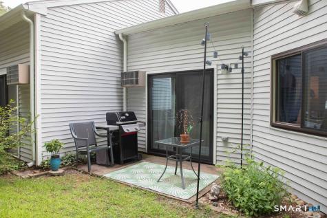 8 Knoll Lane Simsbury CT 06089