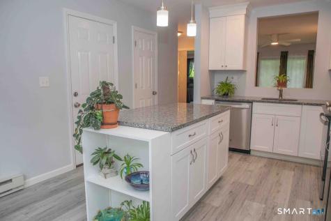 8 Knoll Lane Simsbury CT 06089
