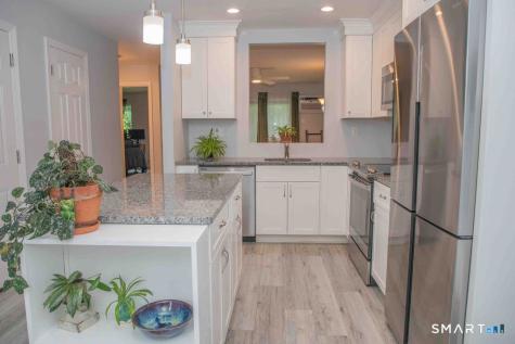 8 Knoll Lane Simsbury CT 06089