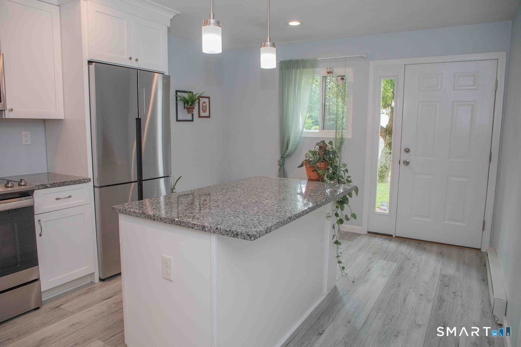 8 Knoll Lane Simsbury CT 06089