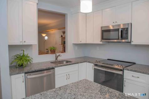 8 Knoll Lane Simsbury CT 06089