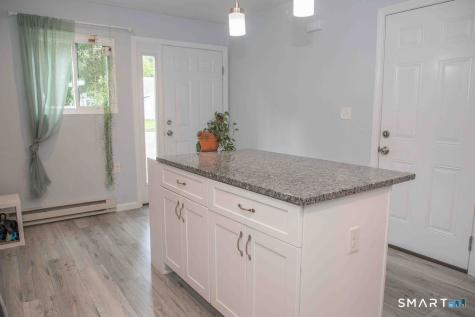8 Knoll Lane Simsbury CT 06089
