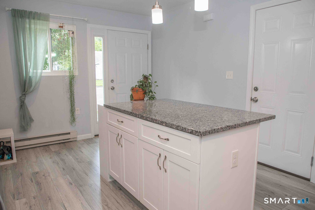 8 Knoll Lane Simsbury CT 06089