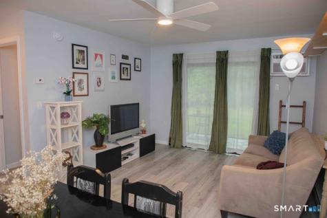 8 Knoll Lane Simsbury CT 06089
