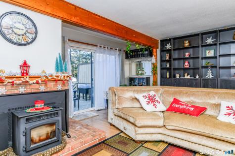 5 Upper Commons Woodbury CT 06798