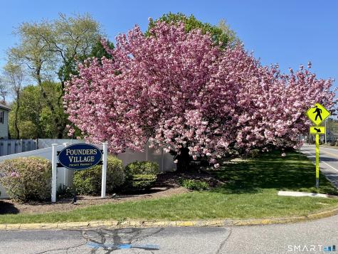 56 Founders Village Clinton CT 06413