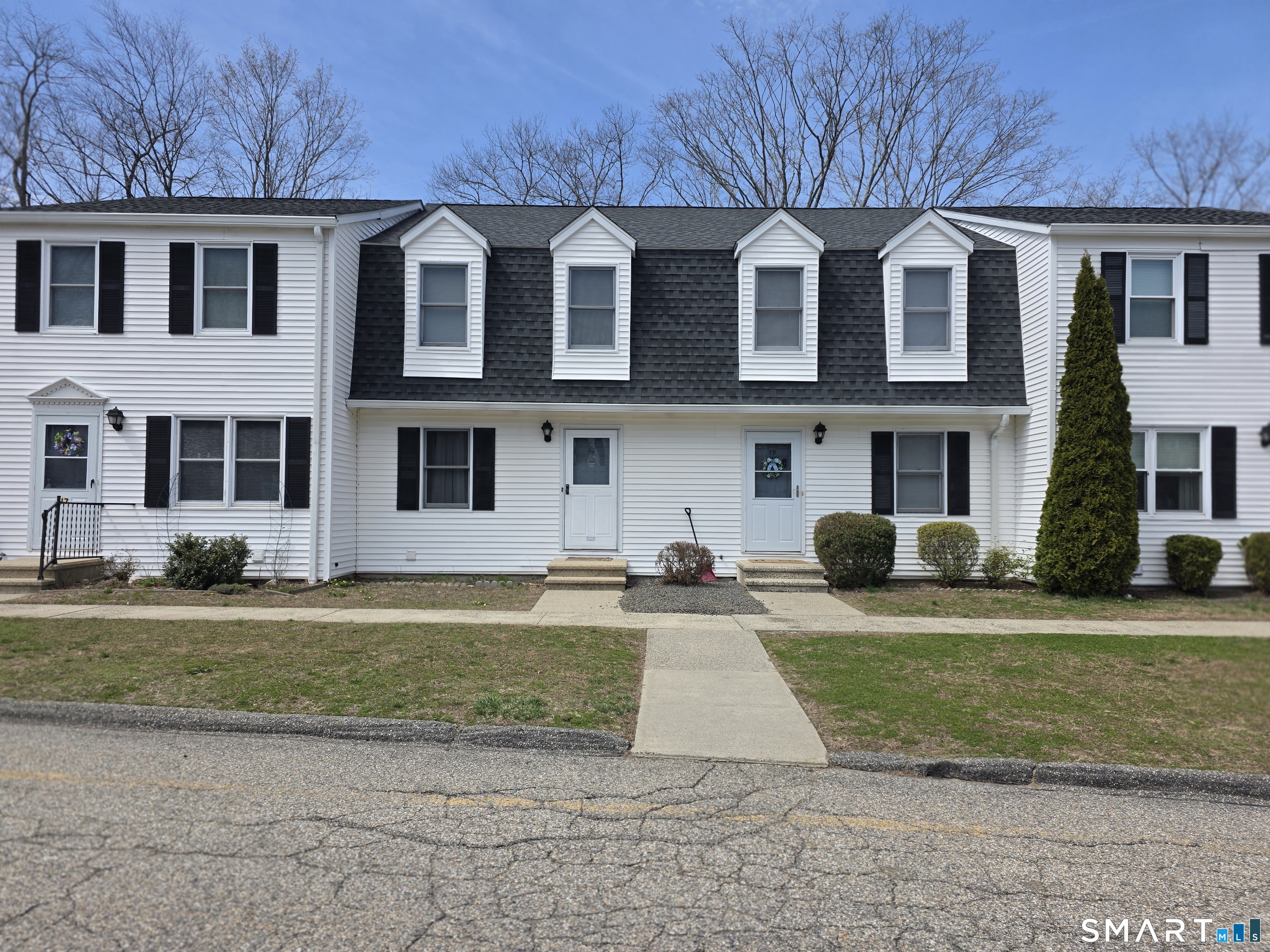 18 Colonial Village Shelton CT 06484