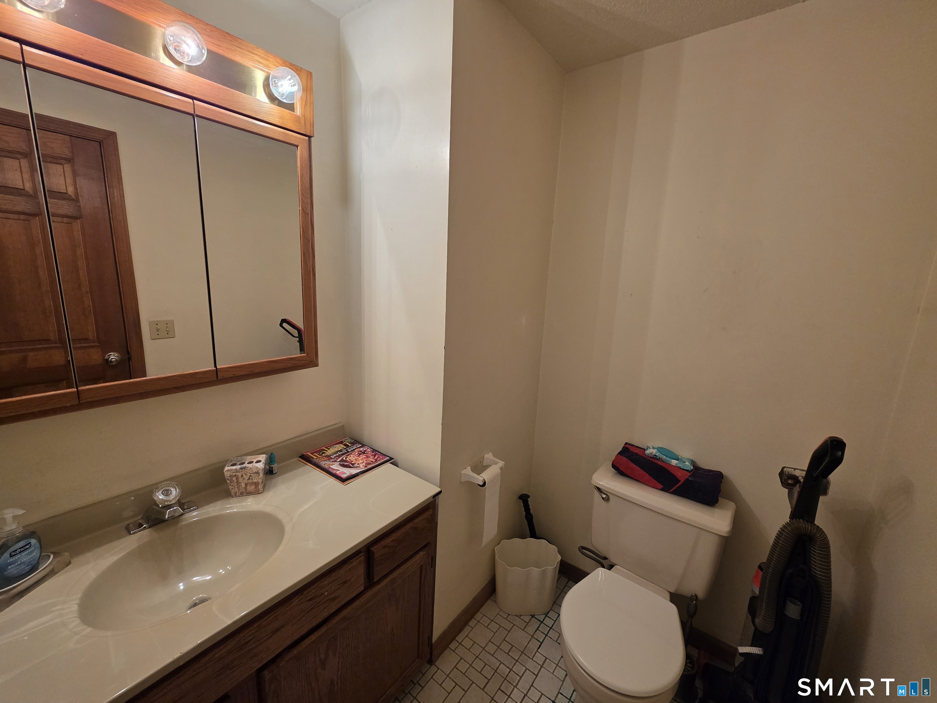 18 Colonial Village Shelton CT 06484