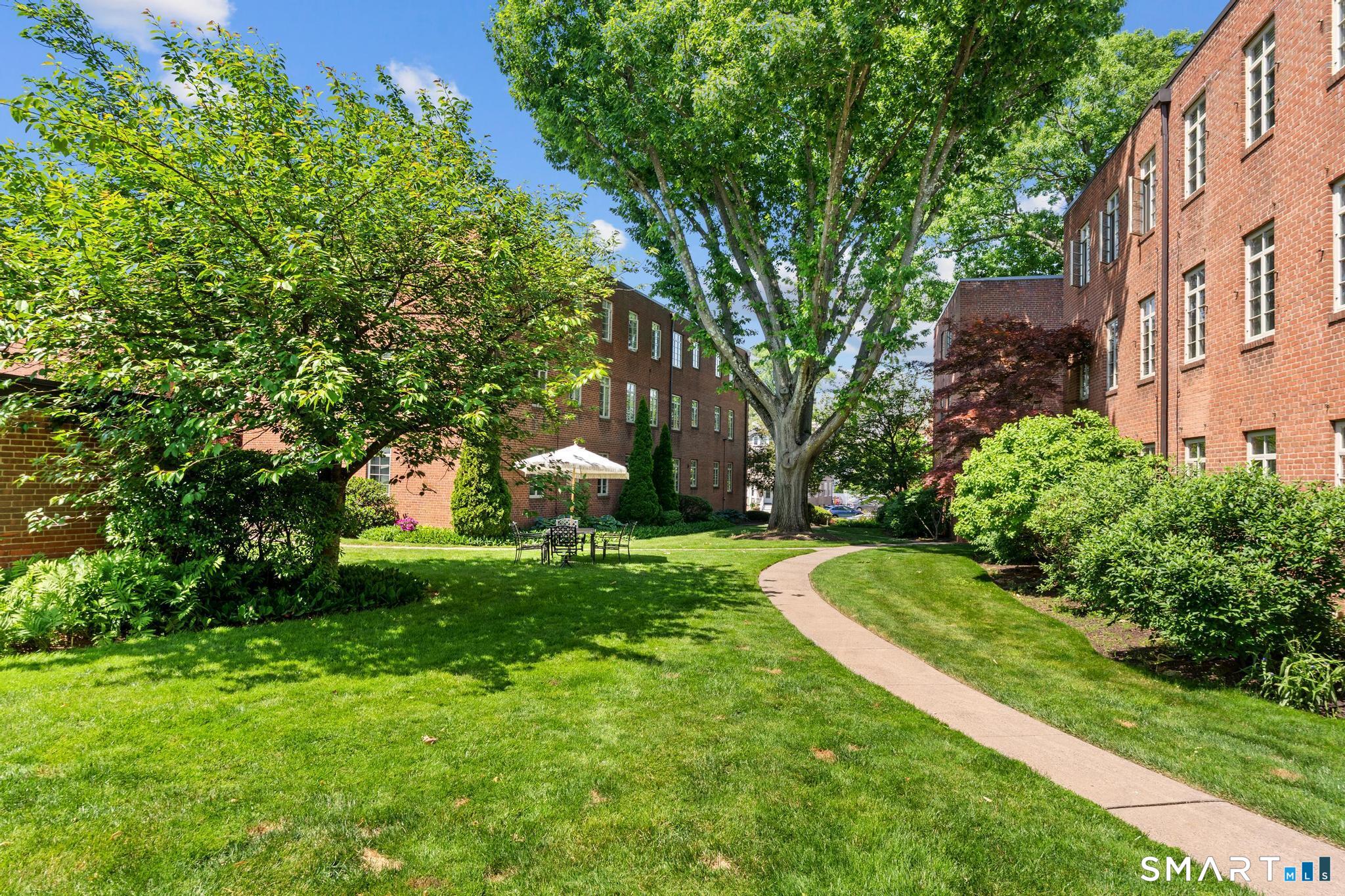 869 Farmington Avenue West Hartford CT 06119