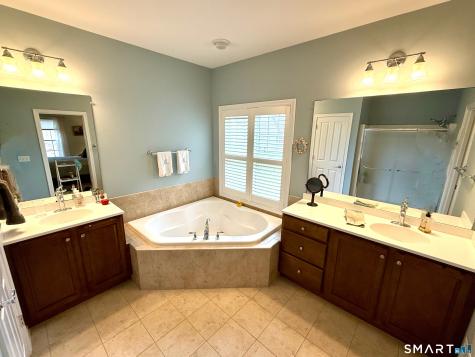 575 Inverness Court Oxford CT 06478