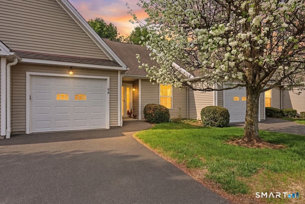 98 Haley Lane Newtown CT 06482
