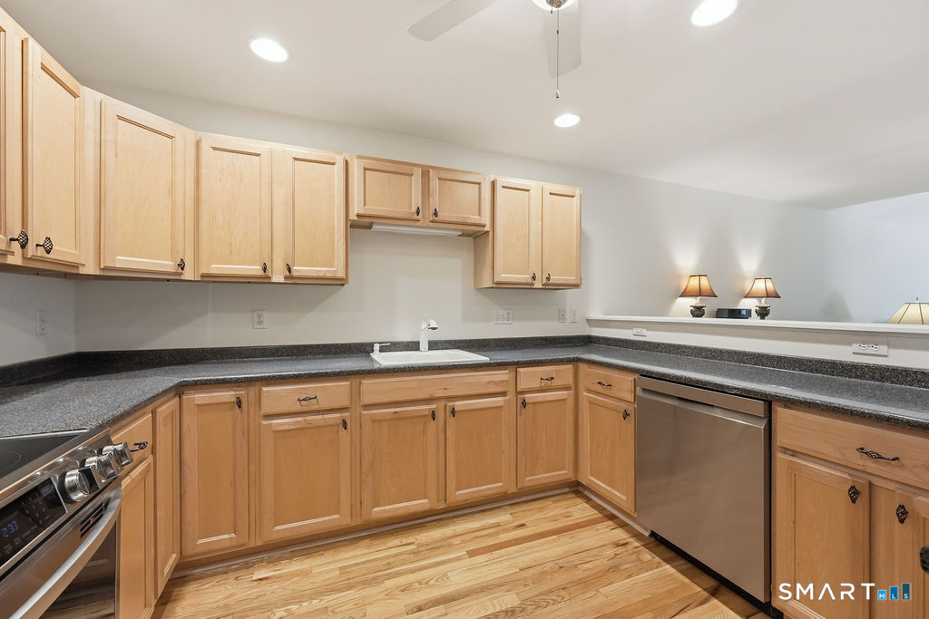 98 Haley Lane Newtown CT 06482