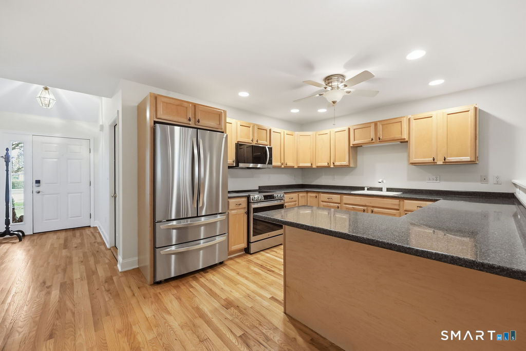 98 Haley Lane Newtown CT 06482