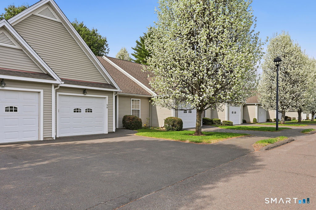 98 Haley Lane Newtown CT 06482