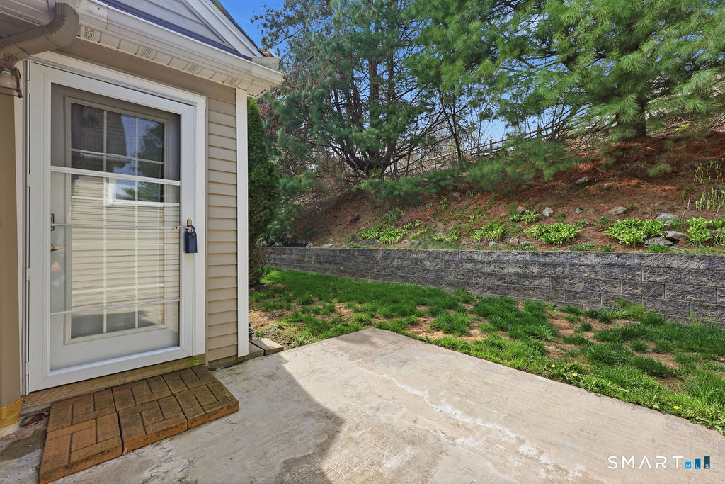 98 Haley Lane Newtown CT 06482