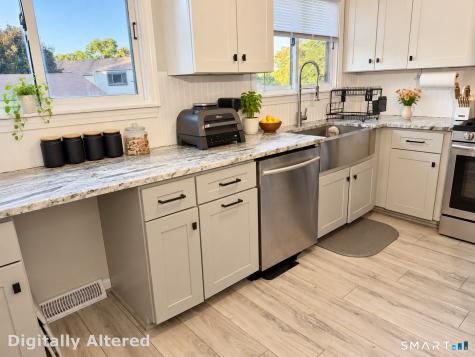 91 Riverview Road East Lyme CT 06333