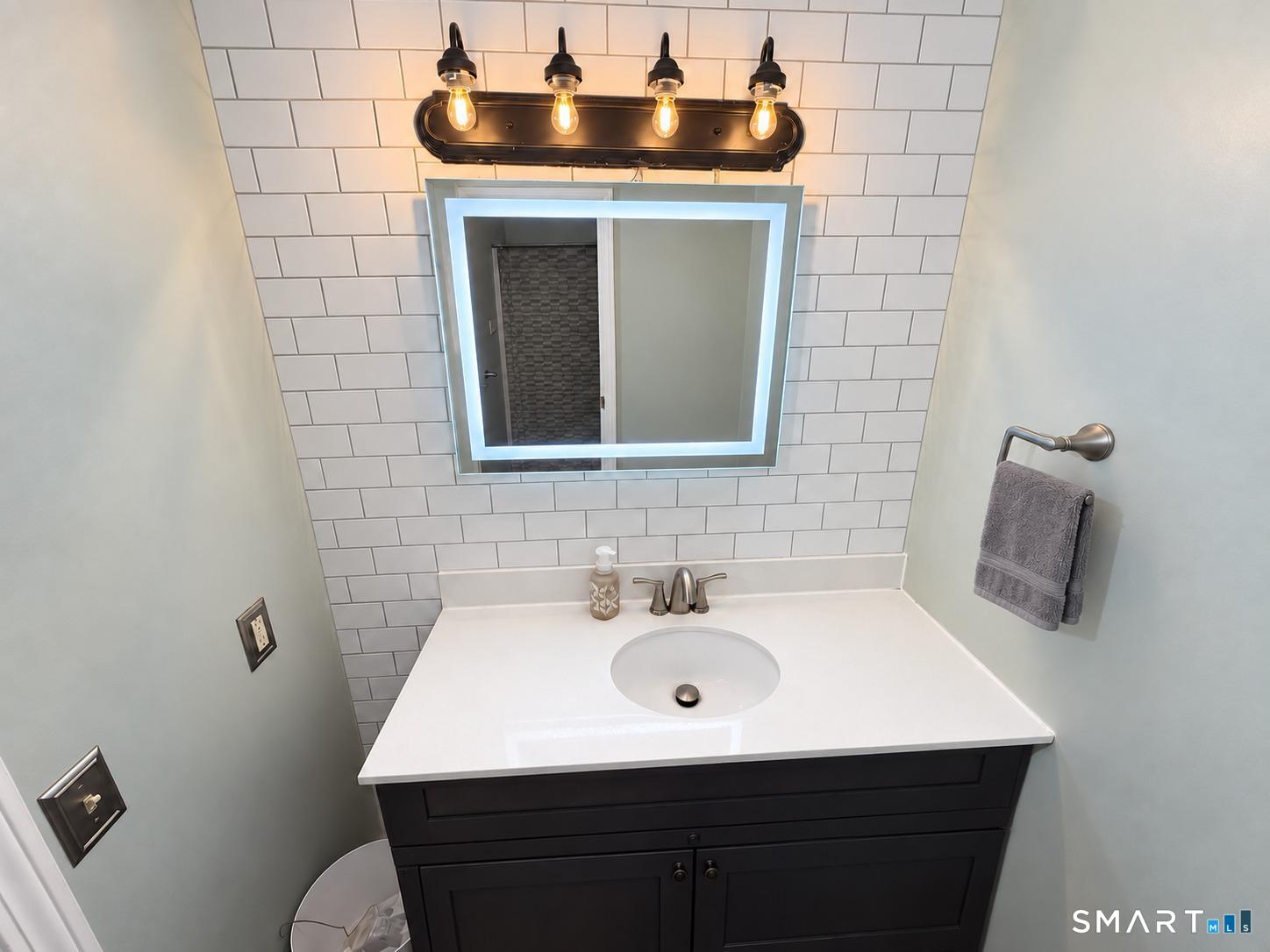 91 Riverview Road East Lyme CT 06333