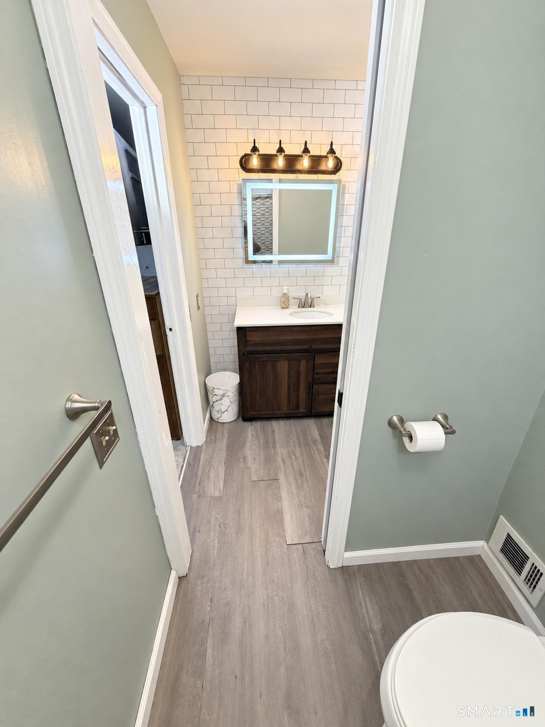 91 Riverview Road East Lyme CT 06333
