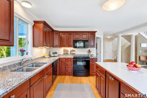 18 Elizabeth Court Stonington CT 06355