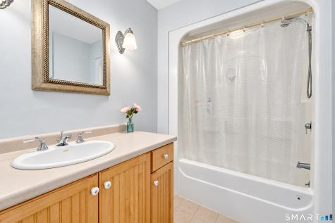 18 Elizabeth Court Stonington CT 06355
