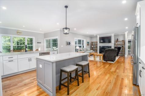 11 Tall Oaks Drive New Milford CT 06776