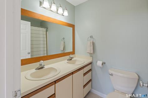 6 River Mead Avon CT 06001