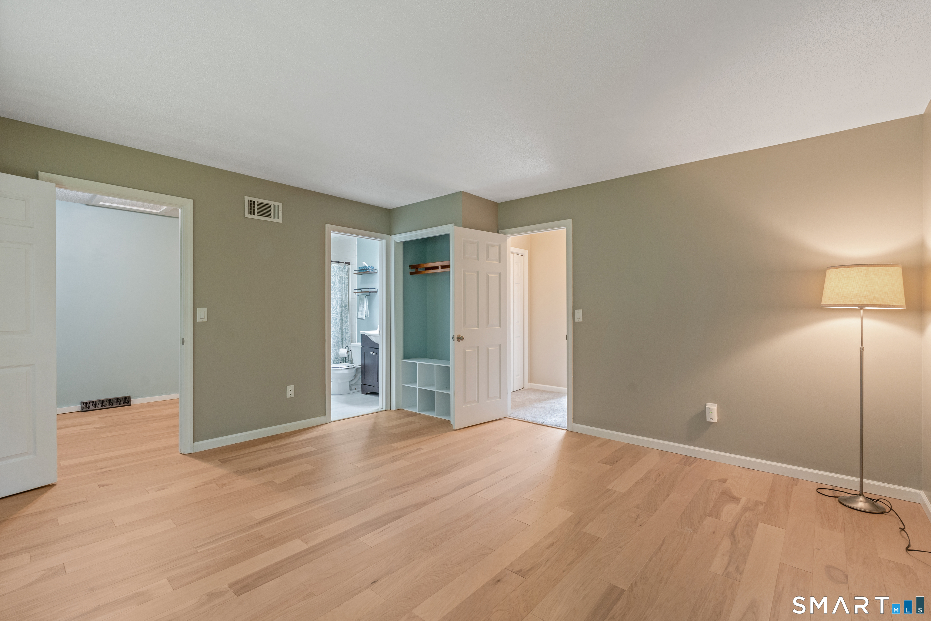 6 River Mead Avon CT 06001