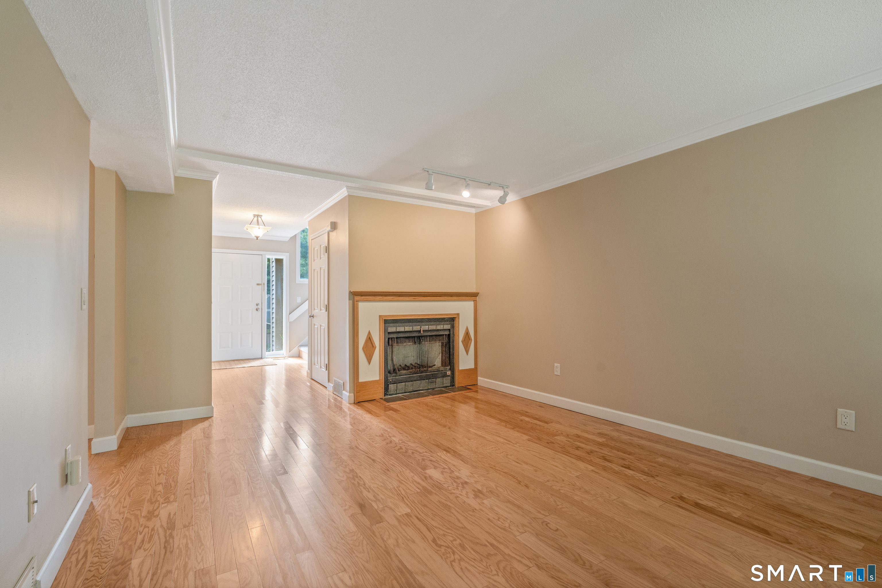 6 River Mead Avon CT 06001