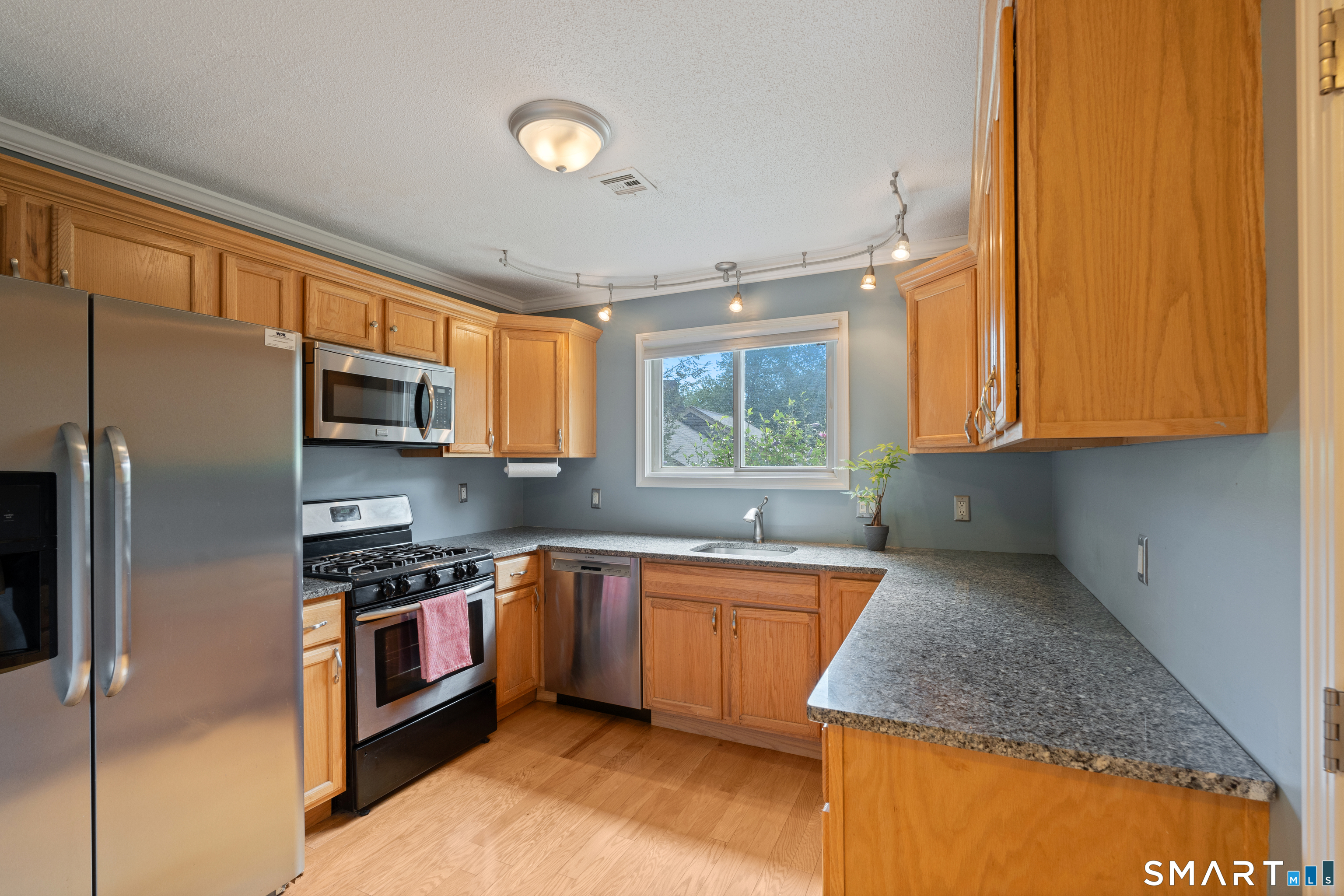 6 River Mead Avon CT 06001