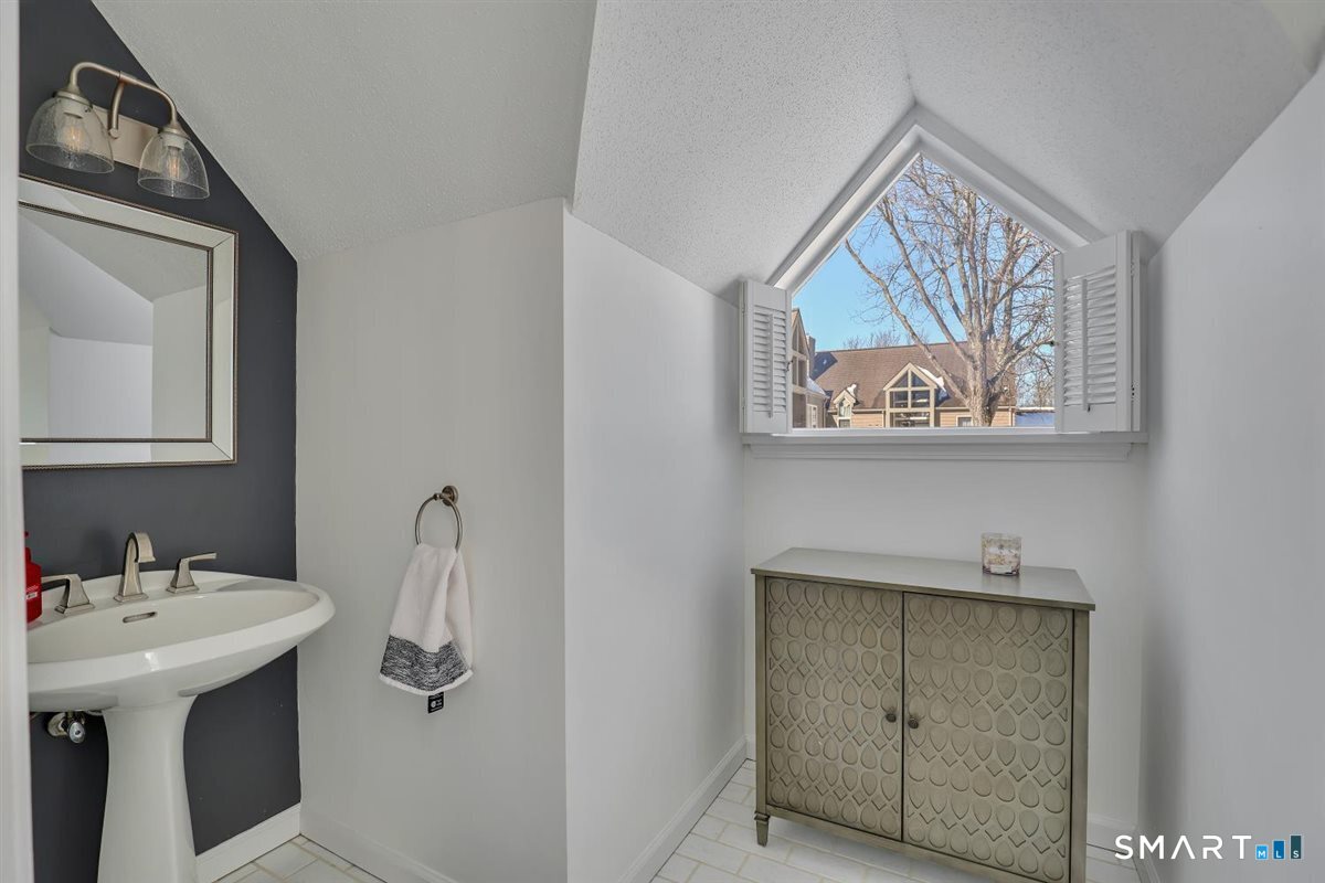 41 Timberwood Road West Hartford CT 06117