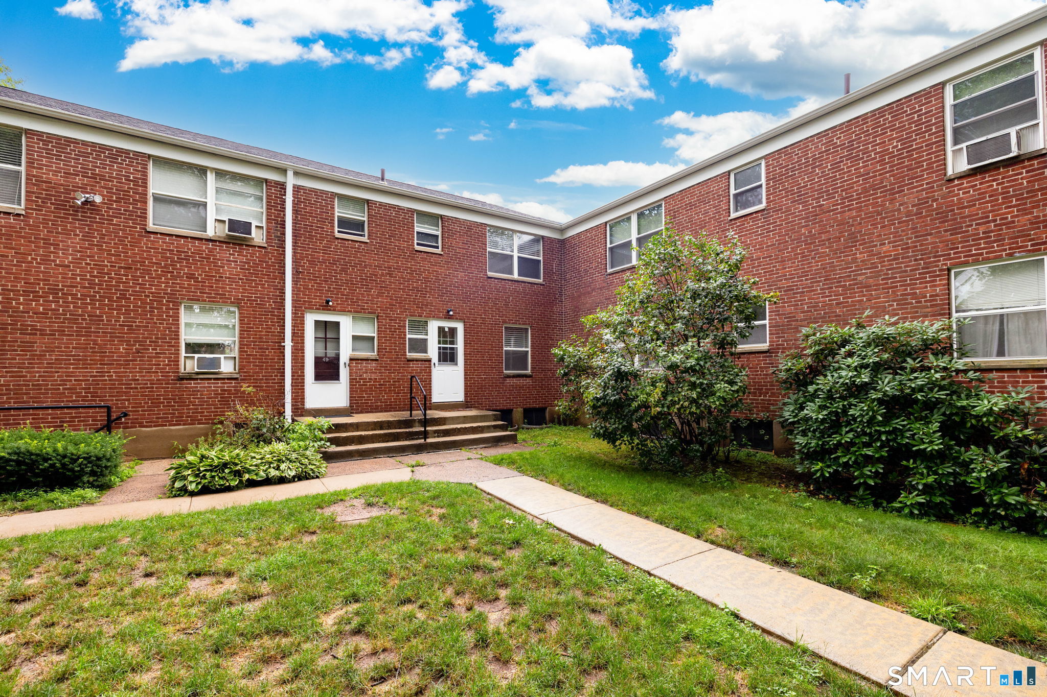 47 Arnold Way West Hartford CT 06119