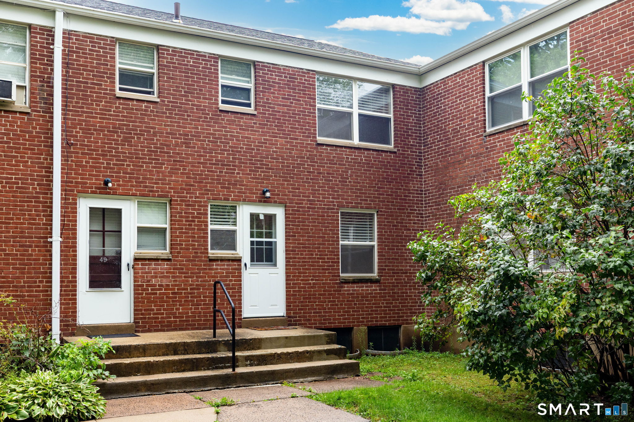 47 Arnold Way West Hartford CT 06119