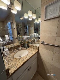 24 Harbour Village Branford CT 06405
