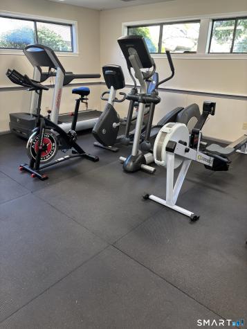 24 Harbour Village Branford CT 06405